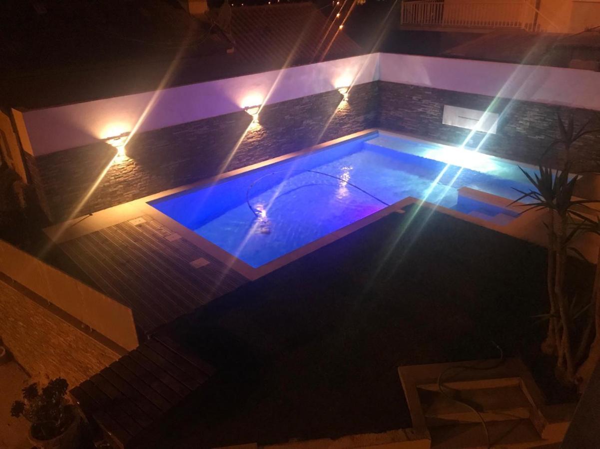 Moradia Com Piscina T4 Villa เอสโปเซนเด ภายนอก รูปภาพ